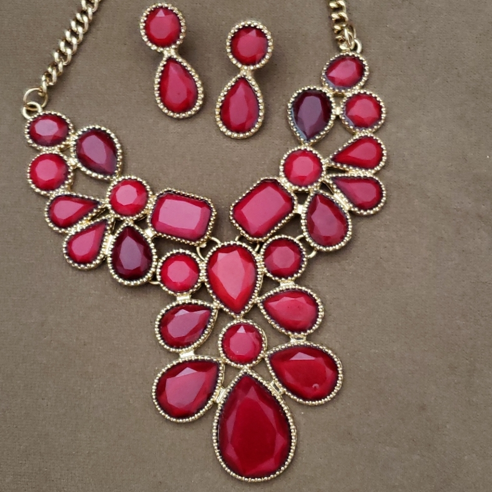 Red stone necklace and earings
